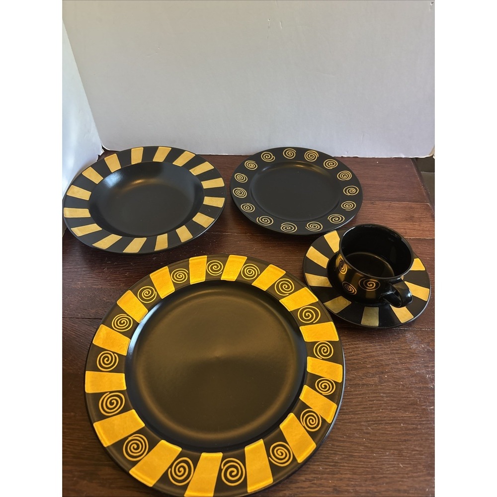 5pc Place Setting Mikasa CAA56 Dakota Design By Laurie Gates Japan Black Gold